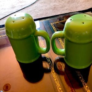 Homer fists Shamrock green vintage salt and pepper shakers